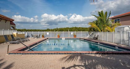 Captain's Table Hotel