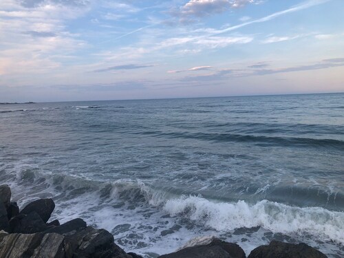 Location! 2 min Walk to Short Sands Beach