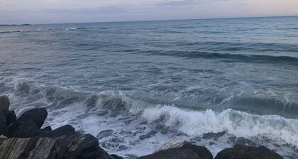 Location! 2 min Walk to Short Sands Beach