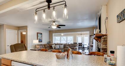 Spacious Lake House Retreat!