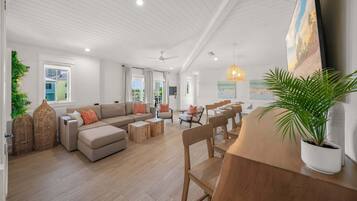 Smart TV, videogames, mesa de pingue-pongue, escritórios