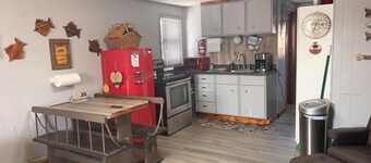 Lazy H Cabin Rental located near the Oar House great for fishing and spoonbill