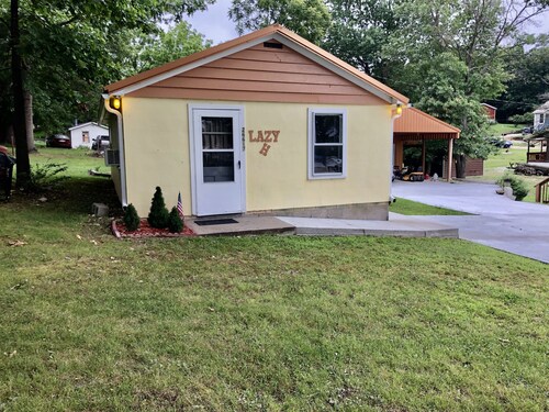 Lazy H Cabin Hyer Retreats LLC.  Sleep Eat and Fish!! on the 81mkr Warsaw MO