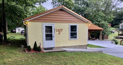 Lazy H Cabin Hyer Retreats LLC. Sleep Eat and Fish!! on the 81mkr Warsaw MO