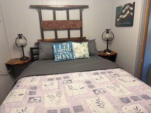 2 عدّة غرف نوم وواي فاي مجانًا وملاءات أسرّة