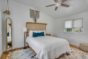 1 bedroom, desk, free WiFi, bed sheets - Stunning Completely Renovated Golf Course Villa (Seabrook Island)