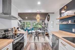 Fridge, microwave, oven, stovetop - Stunning Completely Renovated Golf Course Villa (Seabrook Island)