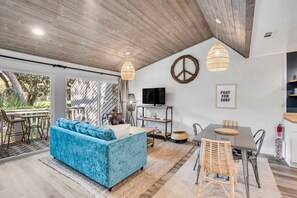 Smart TV, books - Stunning Completely Renovated Golf Course Villa (Seabrook Island)