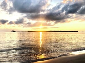 Beach nearby - Stunning Completely Renovated Golf Course Villa (Seabrook Island)