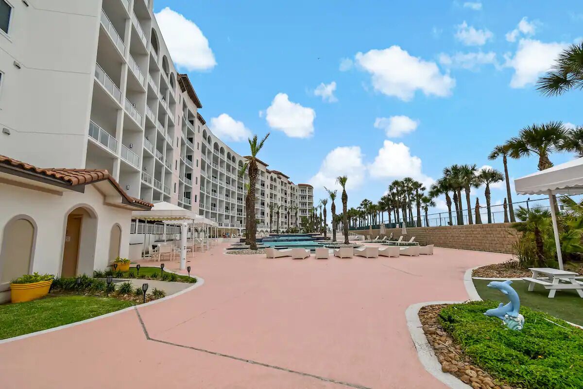 Outdoor Pool & Grounds