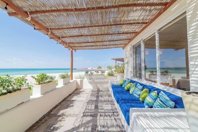 Oceanfront Villa Nautilus with Beach Club Access