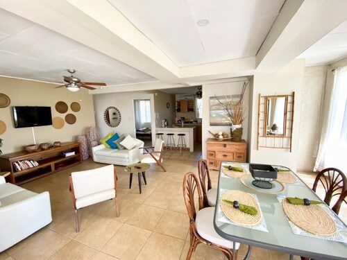 Farm ,house and swimming pool, 45 minutes from beaches, 15 minutes  from Airport