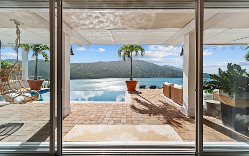 Stunning 360° Views of Magens Bay, St.John & BVI's. Luxury 6 bedroom villa