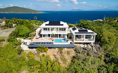 Stunning 360° Views of Magens Bay, St.John & BVI's. Luxury 6 bedroom villa