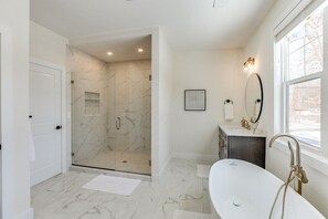 Ensemble douche/baignoire, serviettes fournies