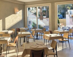 Desayuno continental gratuito y diario