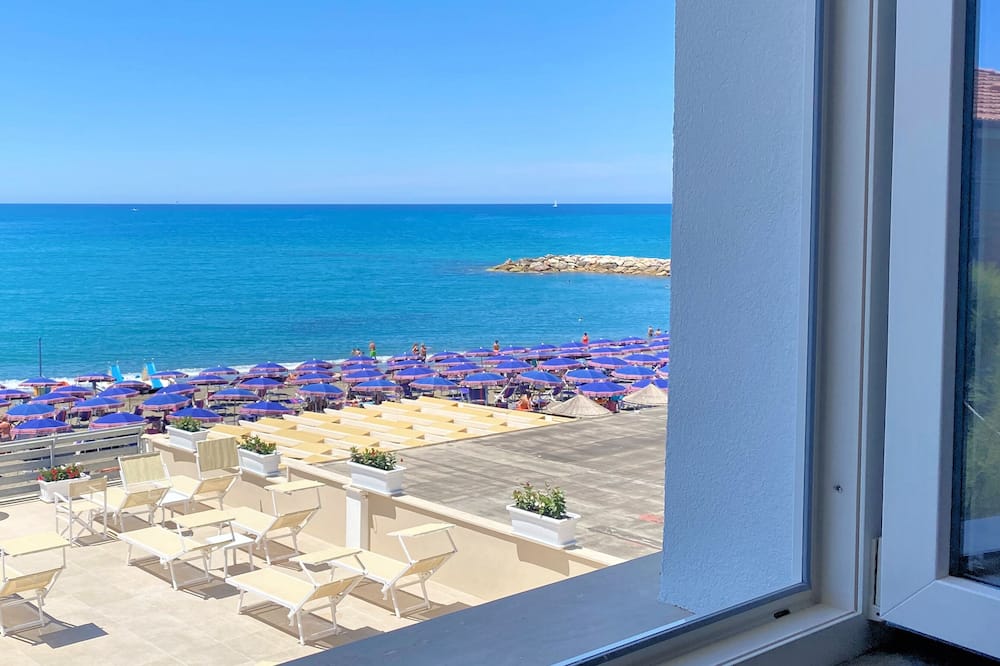 Hotel Cecina Beach