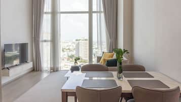 Family Duplex, Multiple Beds (Suite) | Living area | 55-inch LED TV with cable channels, TV, Netflix
