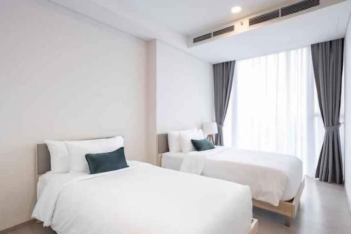 1 bedroom, in-room safe, desk, laptop workspace