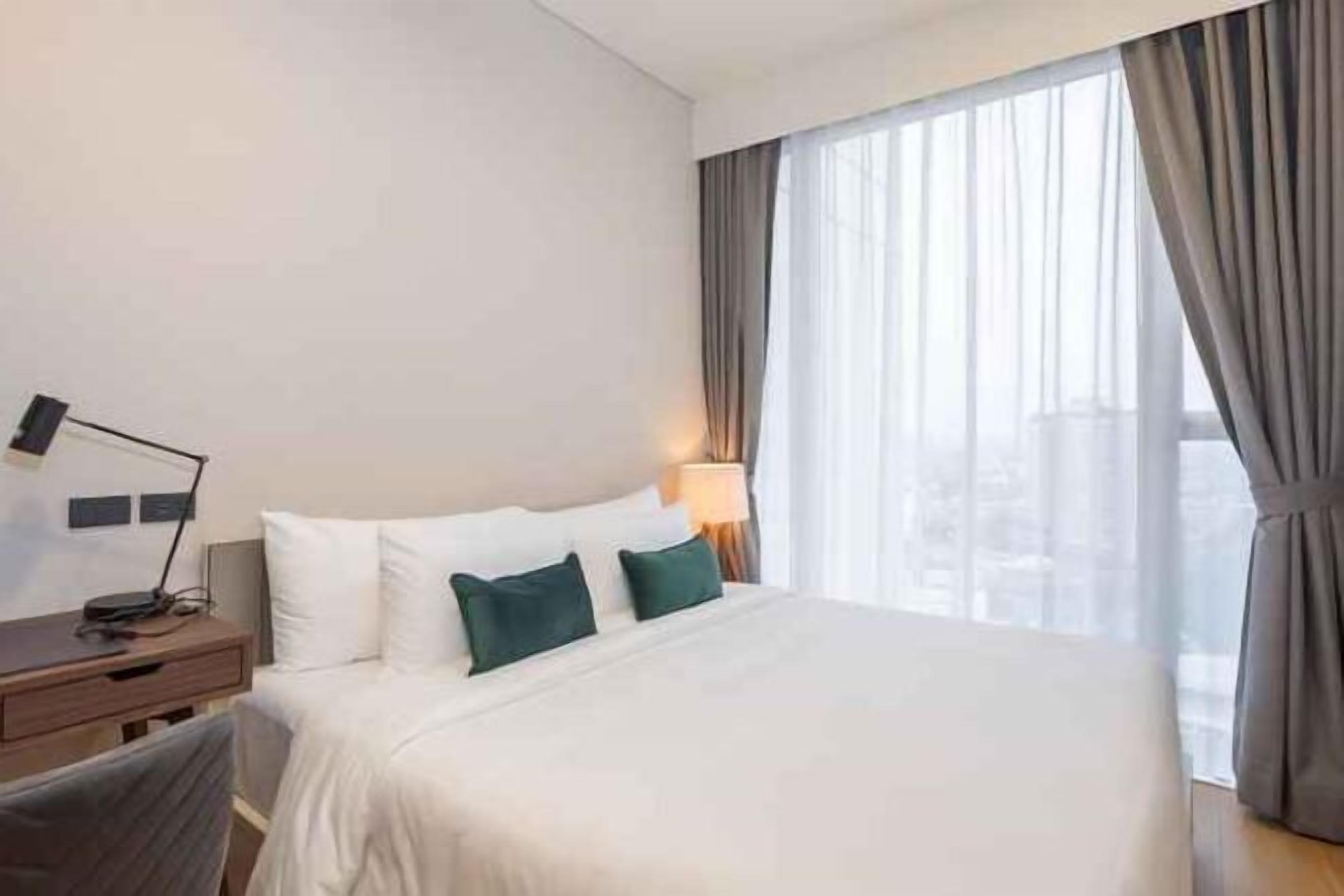 Tallelokero huoneessa, työpöytä