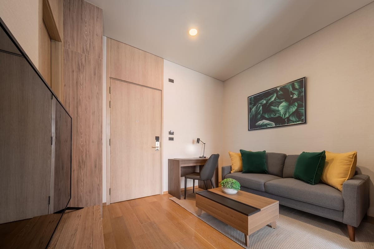 1 habitación, caja de seguridad en la habitación y escritorio
