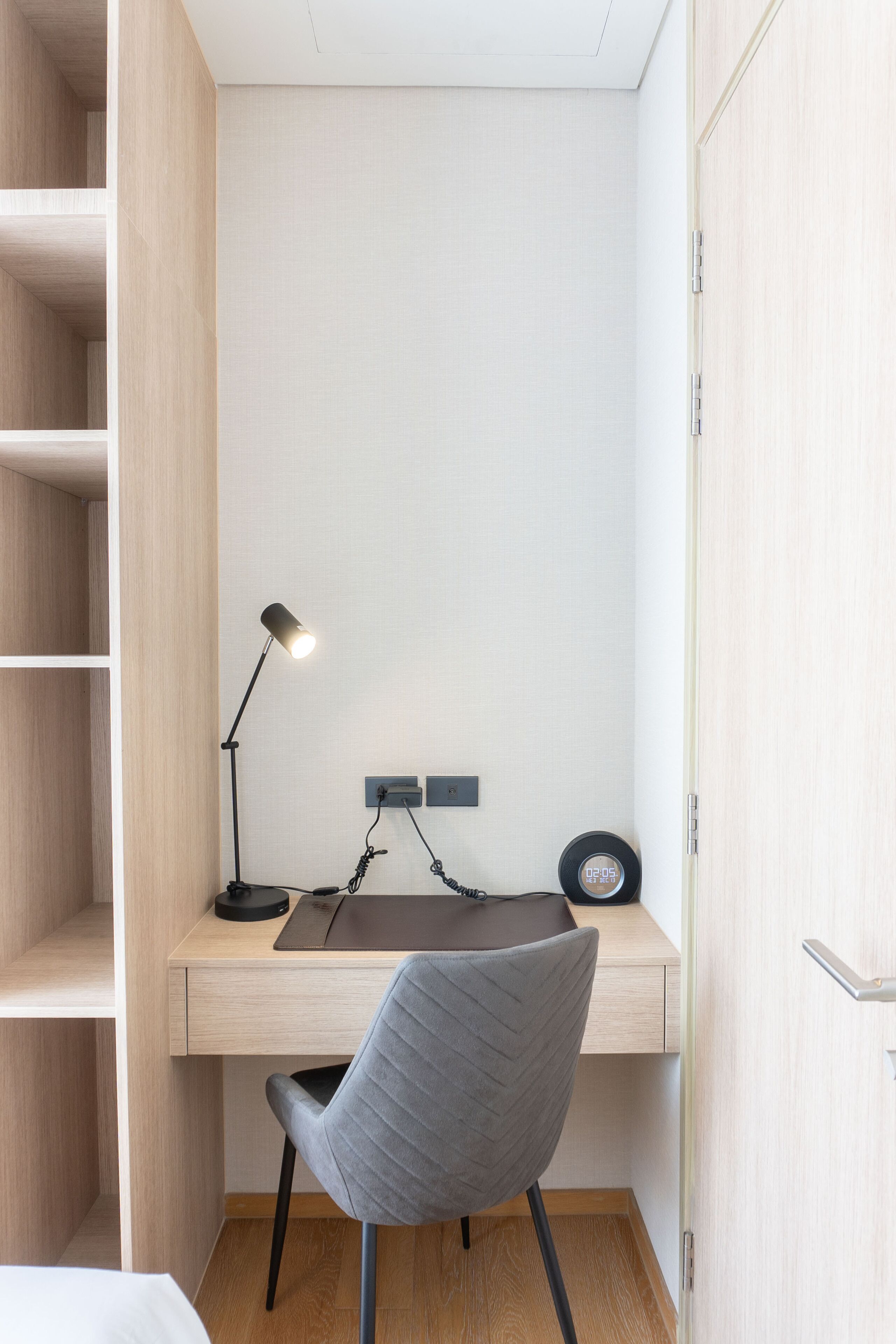 premier suite, 1 bedroom | 1 bedroom, in-room safe, desk, laptop workspace