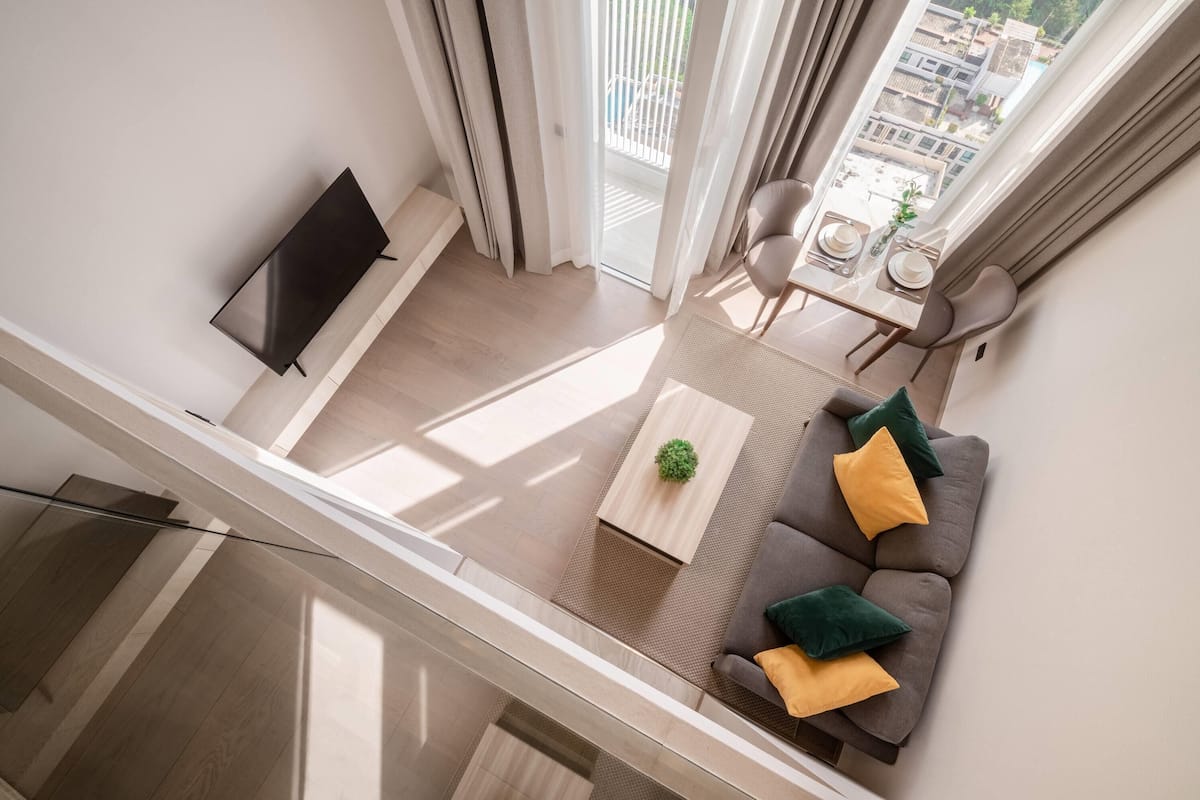 1 habitación, caja de seguridad en la habitación y escritorio