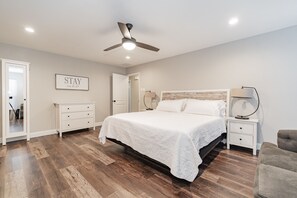 4 bedrooms, desk, iron/ironing board, travel crib