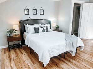 4 bedrooms, iron/ironing board, free WiFi, bed sheets