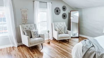 4 bedrooms, iron/ironing board, free WiFi, bed sheets