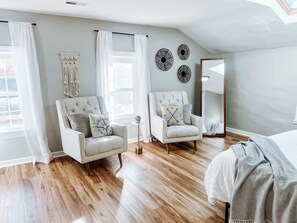 4 chambres, fer et planche à repasser, lit parapluie, Wi-Fi gratuit