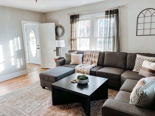 Large 4 BR|Close to Airport & IX Center|Sleeps10