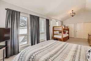 3 bedrooms, iron/ironing board, travel cot, WiFi - Ski/Golf Duplex-Views, Base of Mtn, Close to Lifts (Copper Mountain)