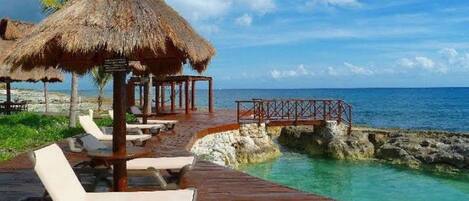 2 albercas al aire libre