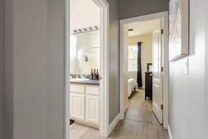 3 bedrooms, desk, iron/ironing board, travel cot - Chic & Comfy 3BR Home Near Orlando & Wekiwa Springs (apopka)