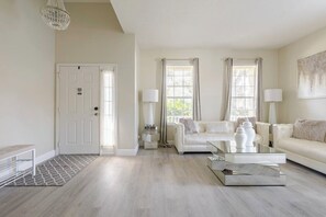 Smart TV, printers - Chic & Comfy 3BR Home Near Orlando & Wekiwa Springs (apopka)