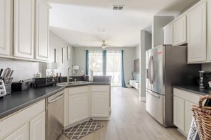 Fridge, microwave, oven, stovetop - Chic & Comfy 3BR Home Near Orlando & Wekiwa Springs (apopka)