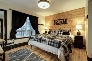 5 habitaciones, escritorio y tabla de planchar con plancha 