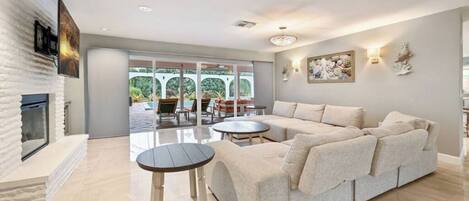 Smart TV, fireplace