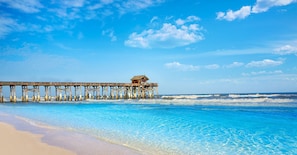 In Strandnähe, Liegestühle, Strandtücher