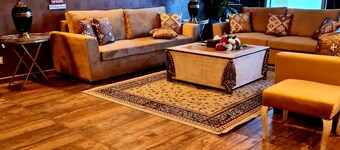 ROYAL APARTMENTS CENTAURUS