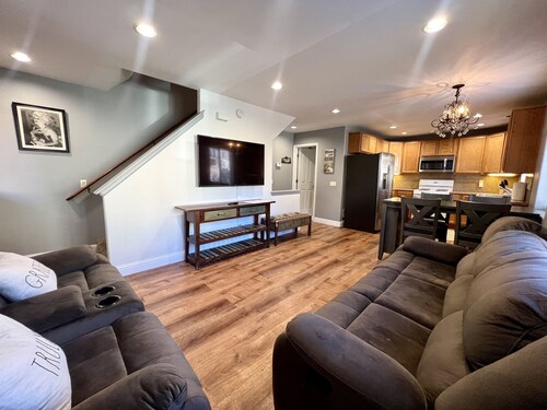 Centrally Located Pet Friendly Townhome with Garage