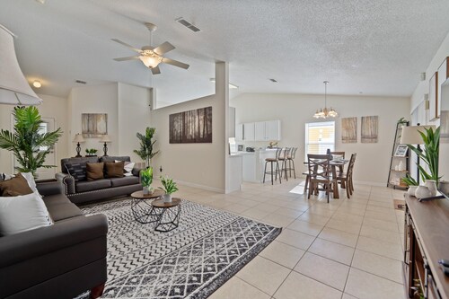Private pool and game room near Disney!!!