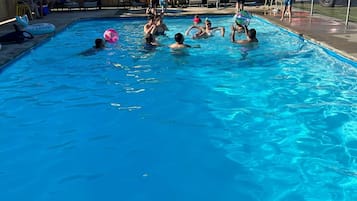 Piscine extérieure (ouverte en saison)