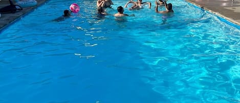 حمّام سباحة خارجي موسمي