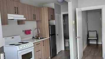 Comfort Single Room, 2 Bedrooms | Private kitchen | Coffee/tea maker, dining tables