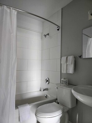 Comfort-Einzelzimmer, 2 Schlafzimmer | Badezimmer
