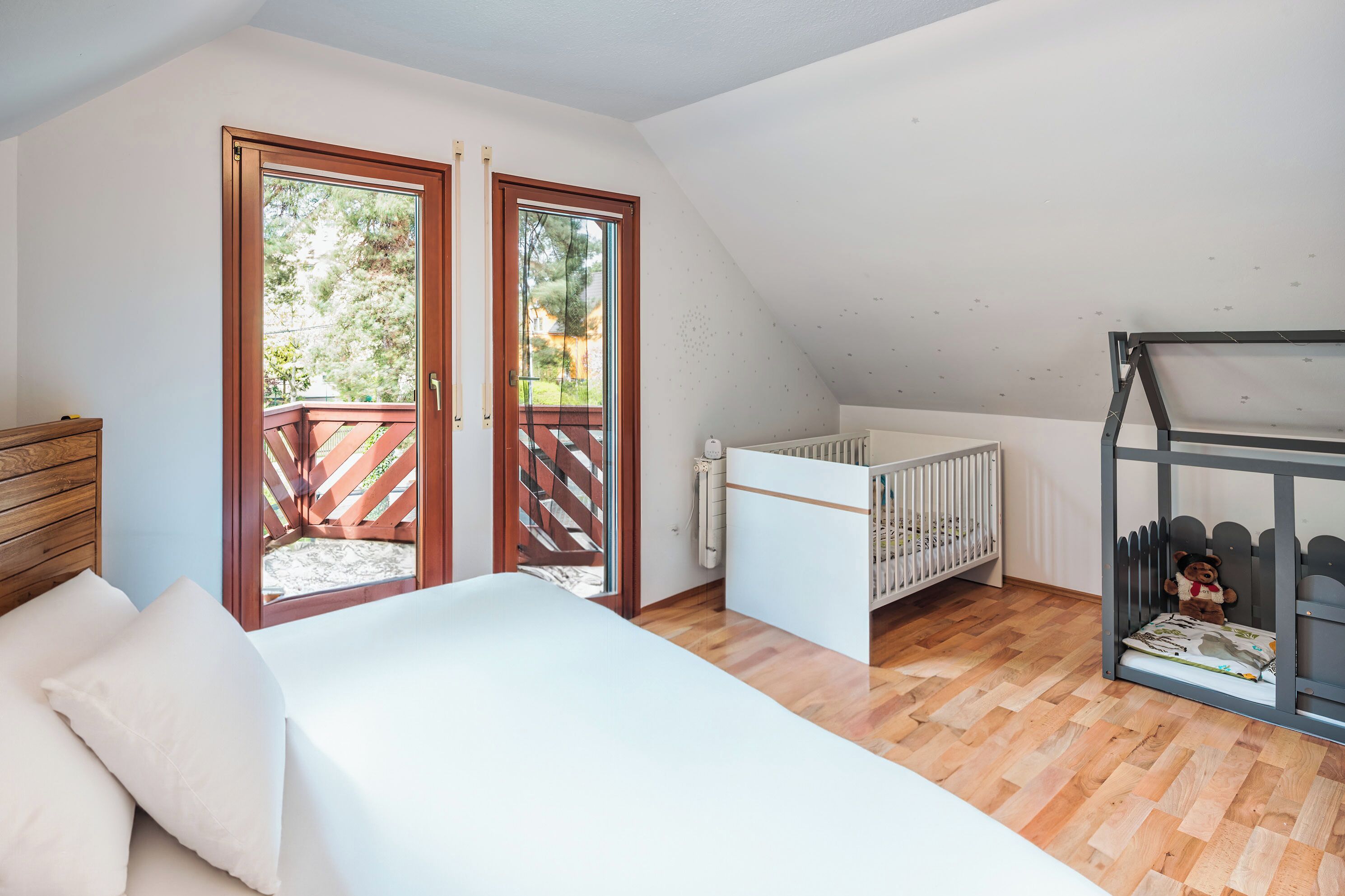 4 Schlafzimmer, Schreibtisch, Bügeleisen/Bügelbrett, Reisekinderbett