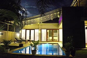 حمّام سباحة خارجي