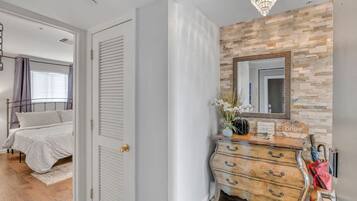 2 bedrooms, iron/ironing board, WiFi (free), bed sheets